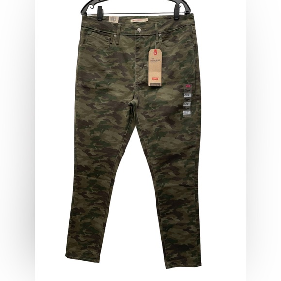 Levi's Other - Final sale: New Levi’s 721 High rise skinny green camo Jean